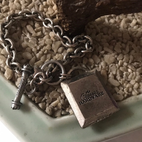 Vintage classic hardware bracelet - Picture 4 of 5